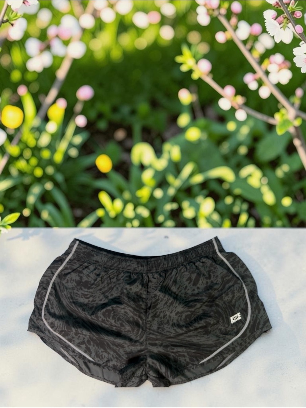 NIKE WOMENS RUNNING SHORTS LINED BLACK & GRAY SIZE XXL